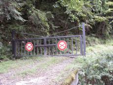 �ʍs�~�߂̉��R�ѓ��͎Ԃ����ꂻ�������|�؂��������B���m������d�g���̂��锫���R�ɓn���Ă��鑗�d���̉��܂ŕ��������Ԃ����B