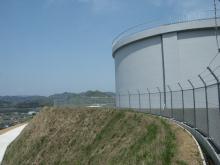 �t�F���X�Ɉ͂܂ꂽ�����^���N