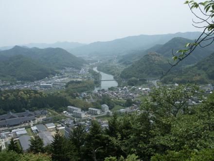 ���R���ォ��̕��a�ȗR�ǐ�̓W�]�͉������Ă��f���炵��